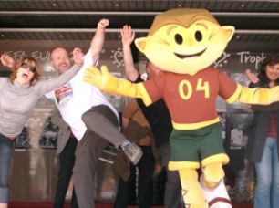 A honlap ezen rsze jelenleg frissts alatt ll, vrhatan a 2004-es Eb indulsra kszen lesz!